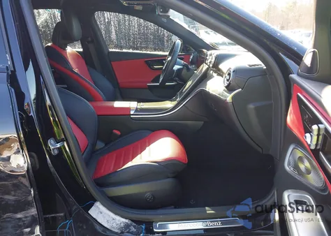 2023 Mercedes-Benz C 300 4Matic z USA, uszkodzony, nr VIN W1KAF4HB8PR131074